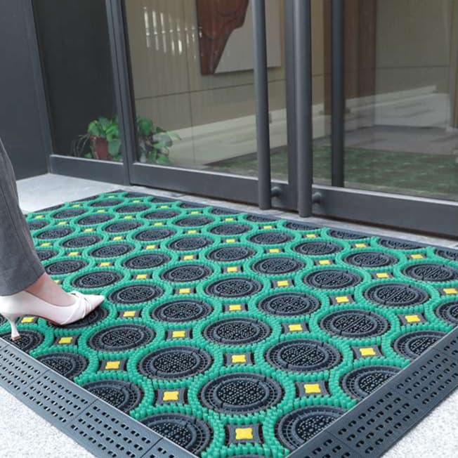 しっかり泥を絡めとる外用玄関マット