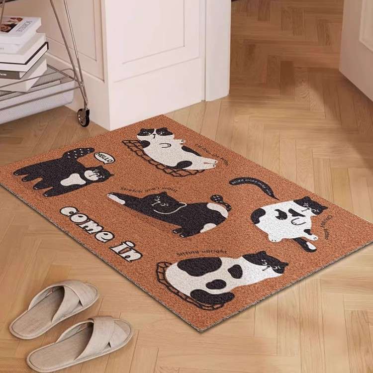 5匹の猫たちの玄関マット