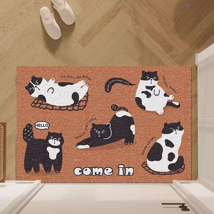 5匹の猫たちの玄関マット